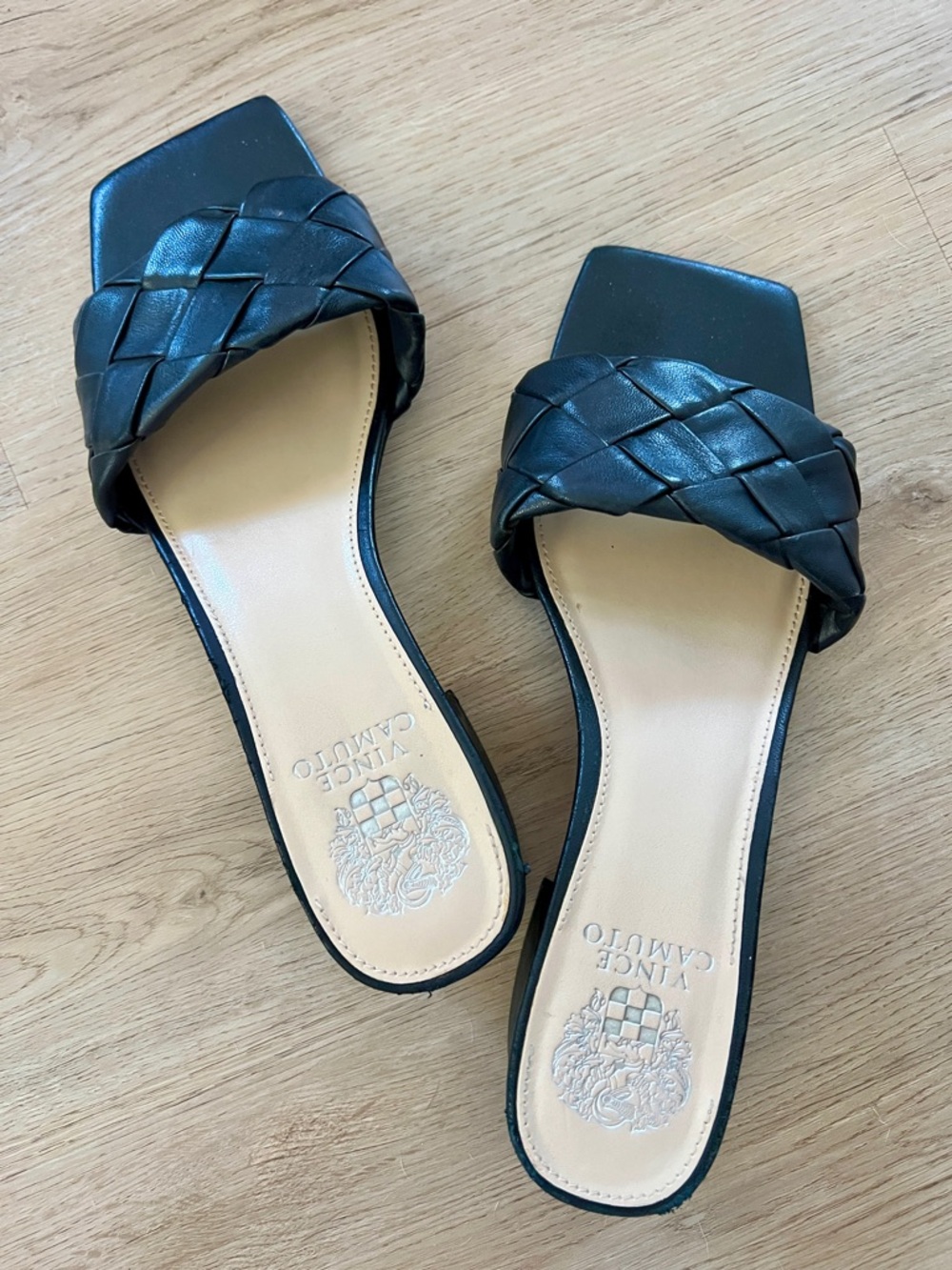 VINCE CAMUTO Semtera Sandals